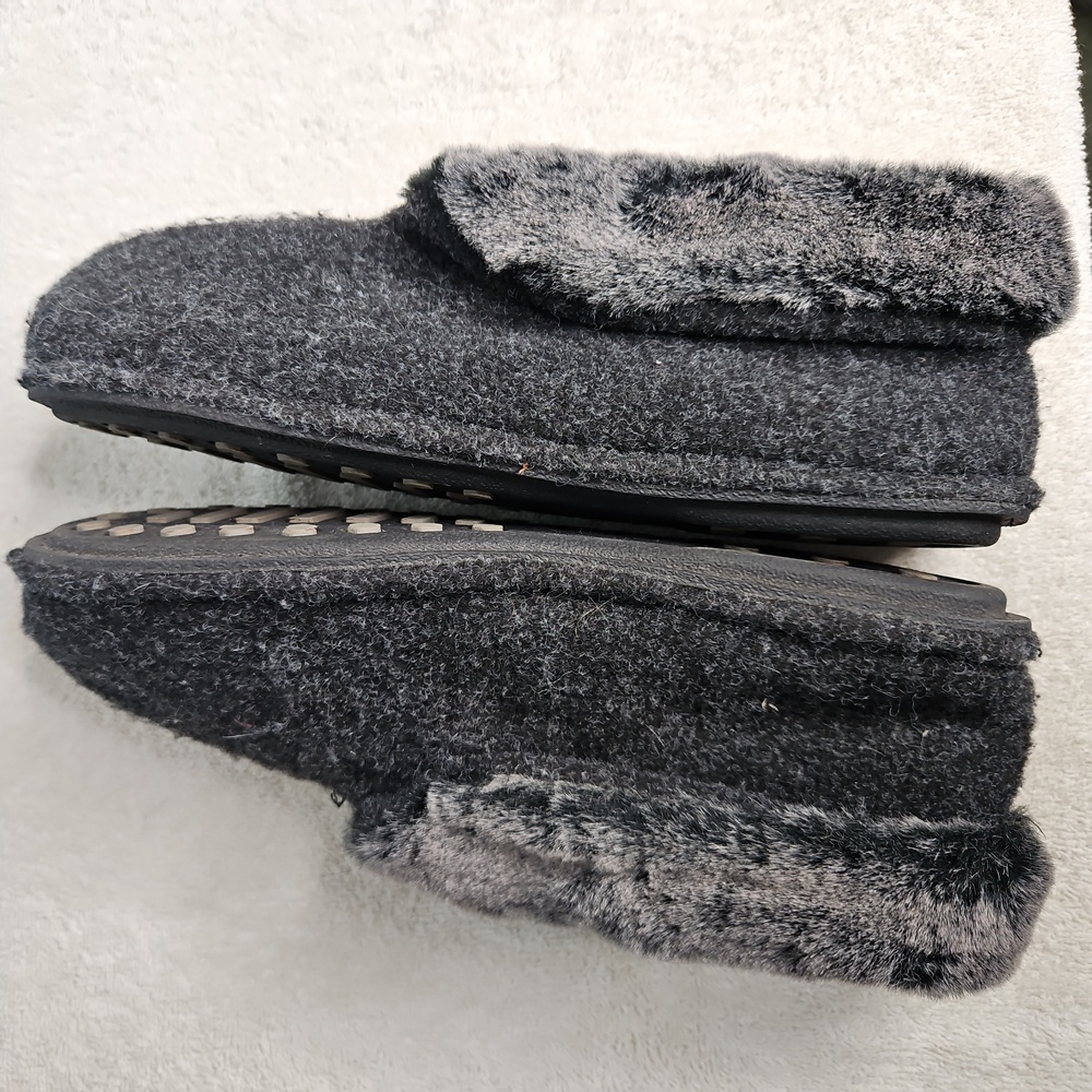 Fuzzy Smartdogs Slippers, Hard Soled, Size 7.5-8